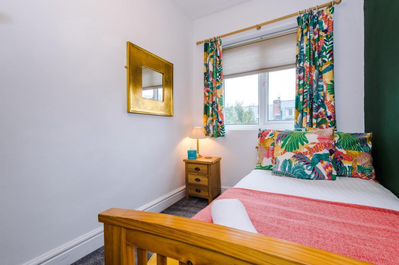 Cosy House With Garden & Parking, Sheffield Villa Exteriör bild