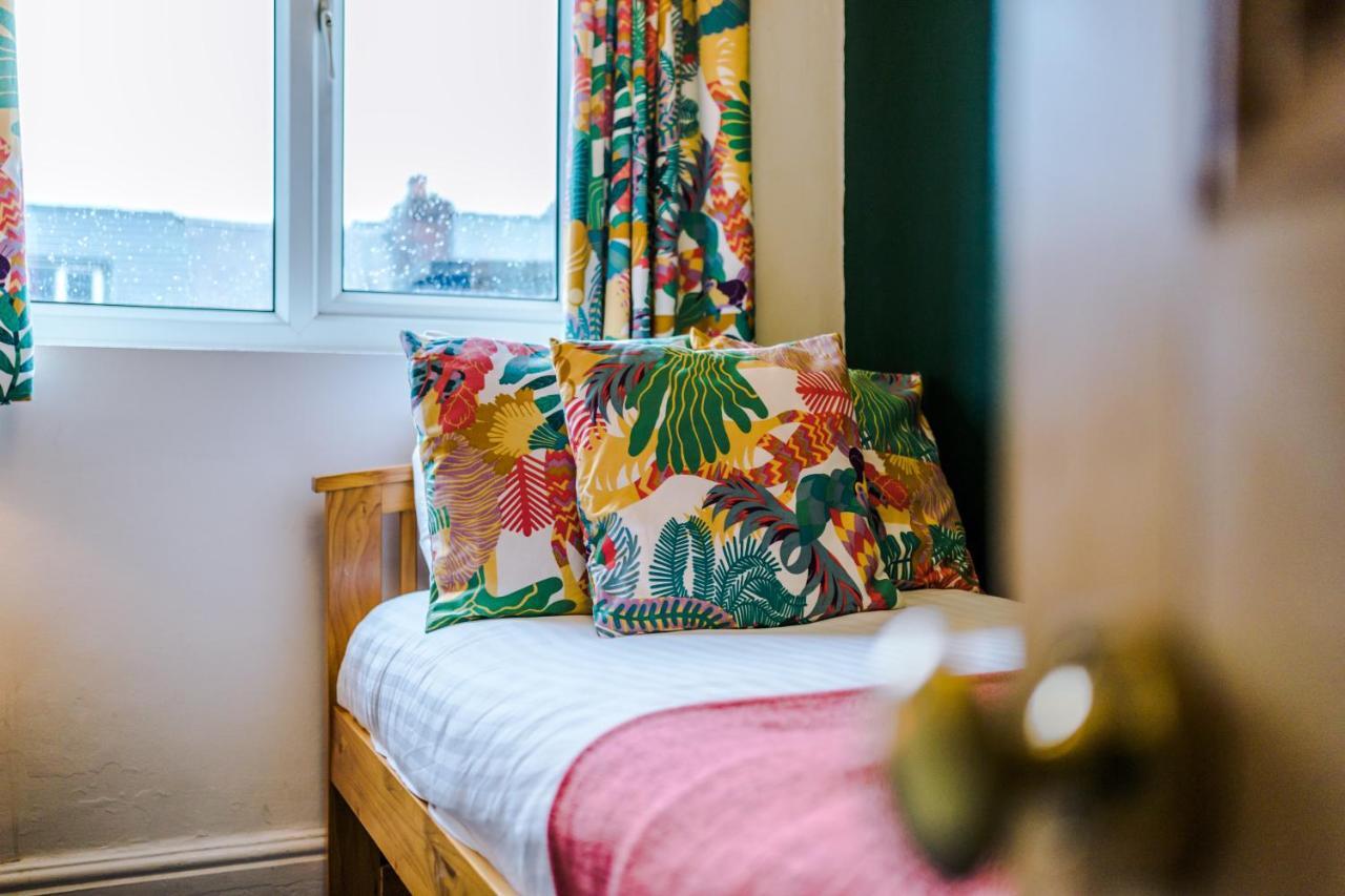 Cosy House With Garden & Parking, Sheffield Villa Exteriör bild